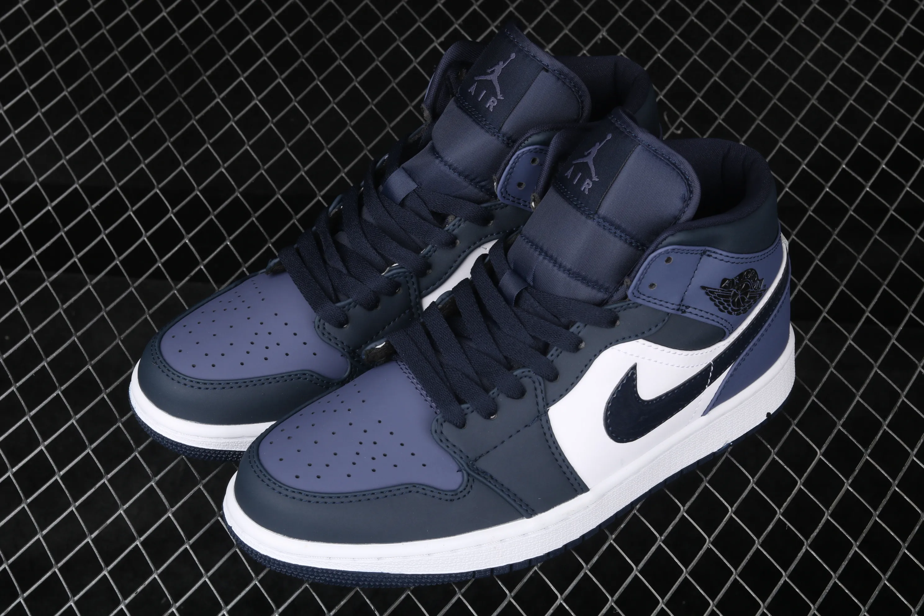 All categories Air Jordan Jordan series basketball shoes Air Jordan 1 Mid Air Jordan 1 Mid AJ1 Joe 1 fashion casual black and blue basketball shoes 554724-445